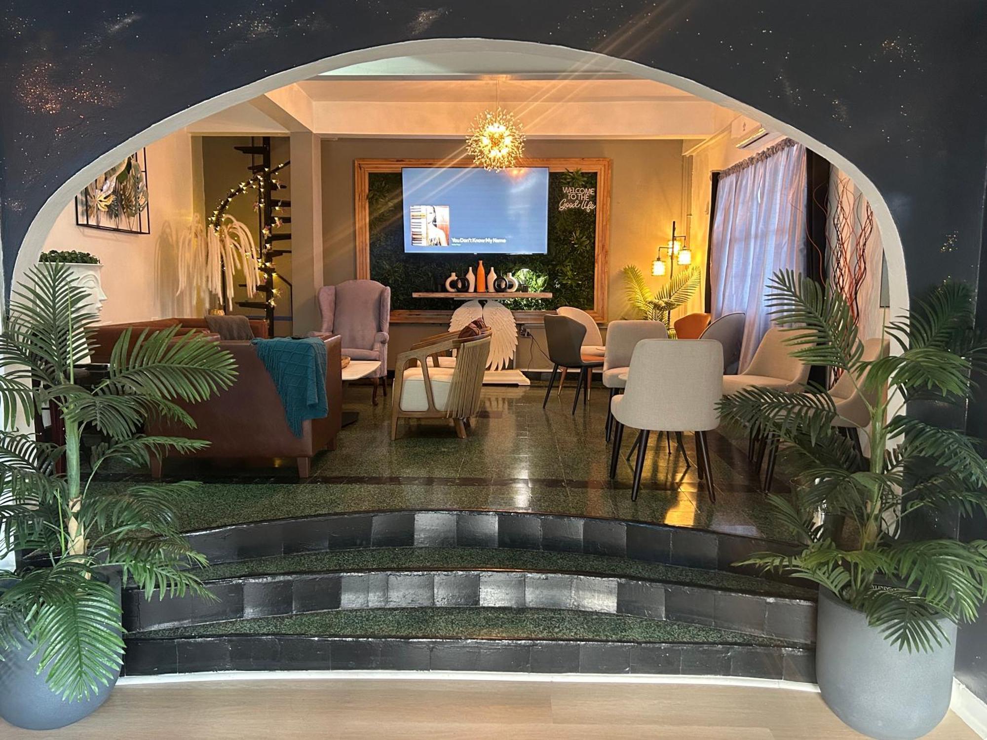 Bed and Breakfast The Royal Nest Trinidad Diego Martin Esterno foto