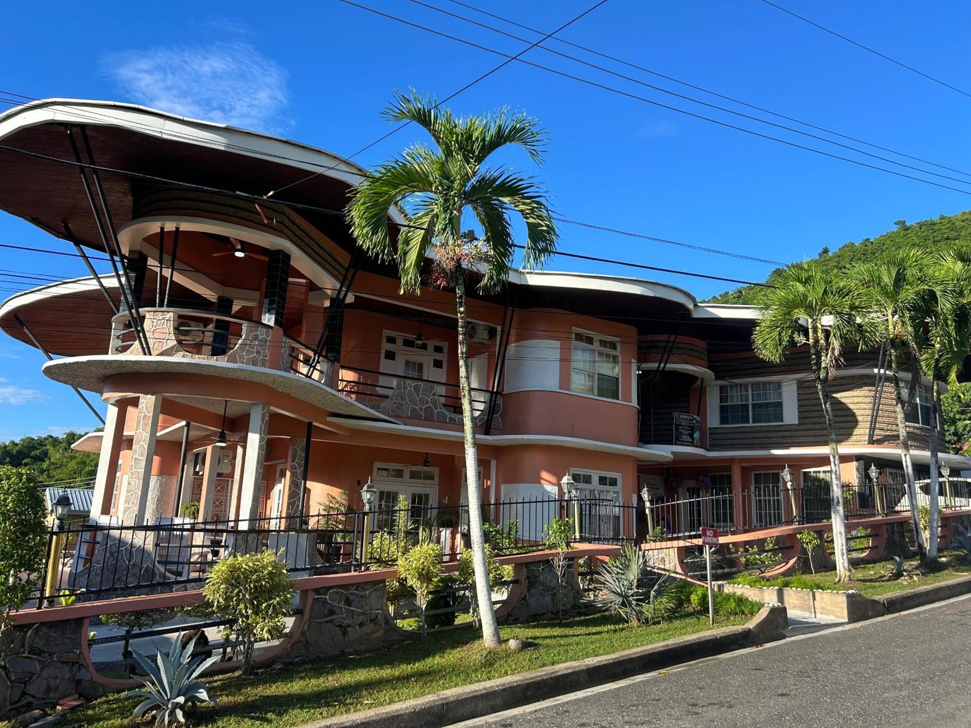 Bed and Breakfast The Royal Nest Trinidad Diego Martin Esterno foto