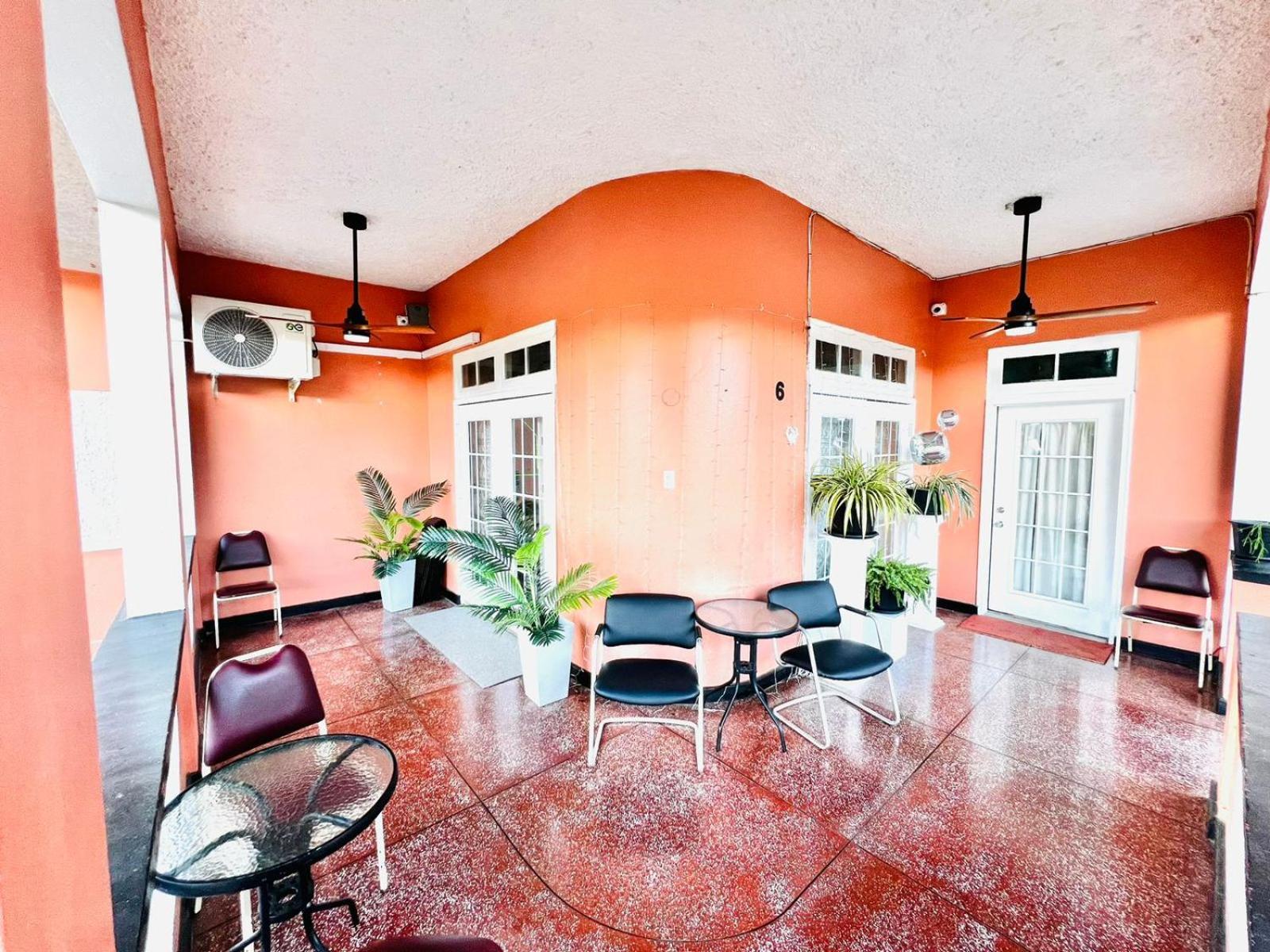 Bed and Breakfast The Royal Nest Trinidad Diego Martin Esterno foto